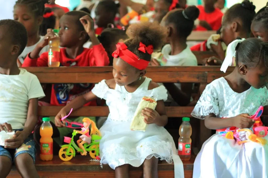 kids eating at the school